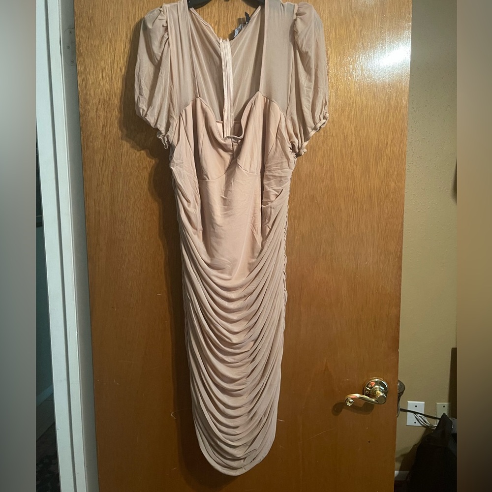 Fashion to Figure Blush Ruched Dress - Picture 7 of 9